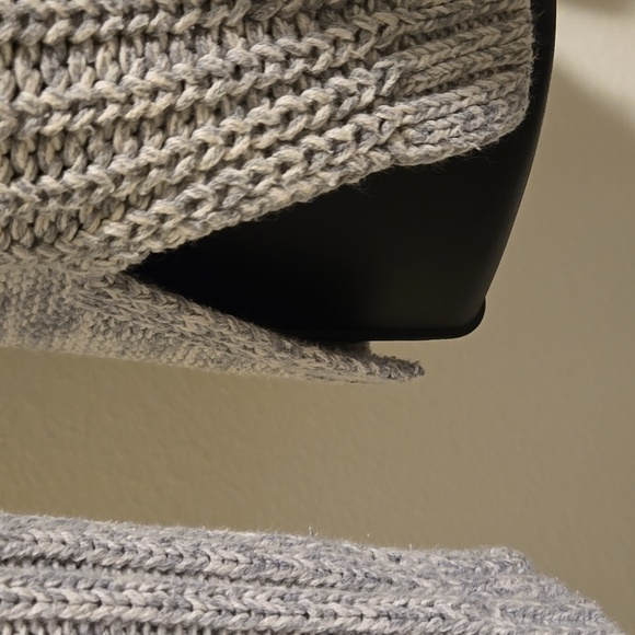 🎯Old Navy Cable Knit Sweater - Picture 3 of 6